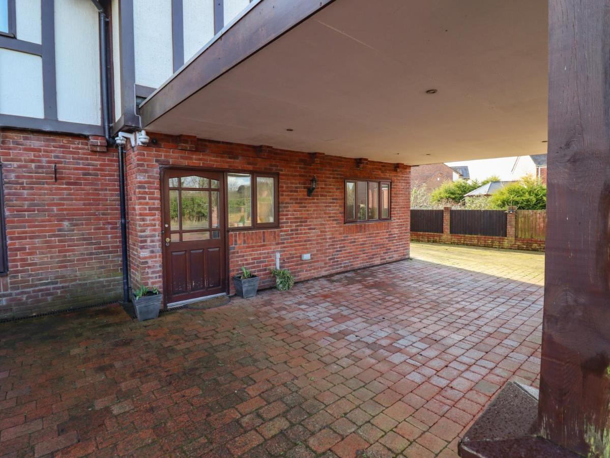 Maesbury Manor Villa Oswestry Exterior photo